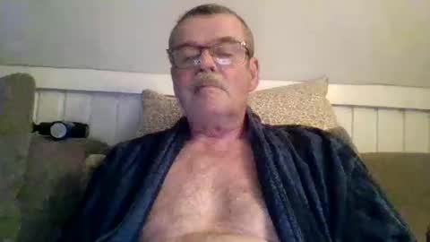 mikael42 online show from April 14, 6:11 pm