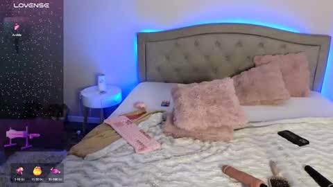 Mikaela Kinsley online show from December 14, 1:56 am