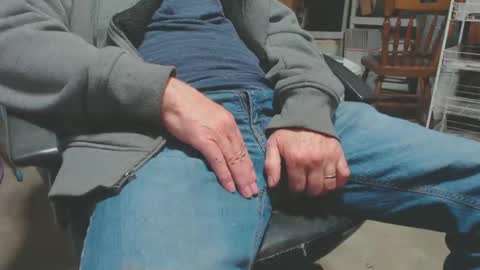 Snapshot of mike694fun chatting on December 17, 10:43 pm mike694fun online show from December 17, 10:43 pm