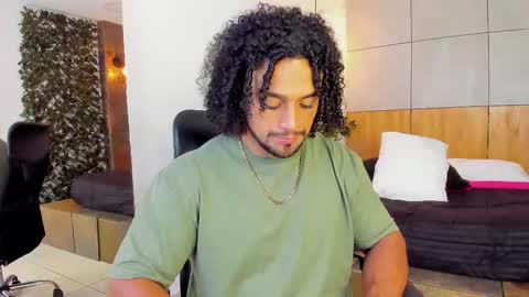 Snapshot of mike_estevess chatting on March 4, 7:19 am   online show from March 4, 7:19 am