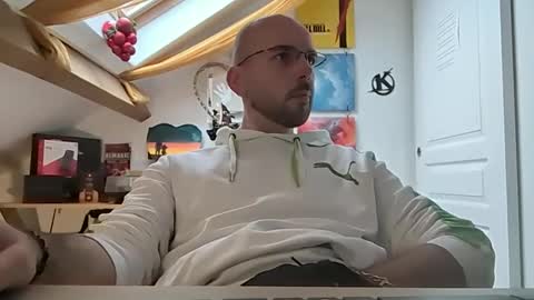 mikmik91 online show from January 8, 10:15 am