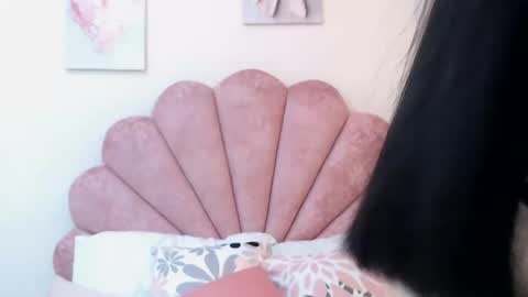 mila_adamss online show from May 4, 11:28 am