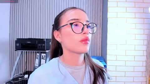 mila_cute2_ online show from May 6, 6:47 pm