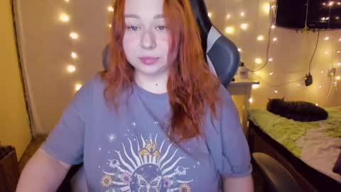 Snapshot of mila_foxxxy chatting on February 8, 8:32 pm Mila shy sensual person  online show from February 8, 8:32 pm