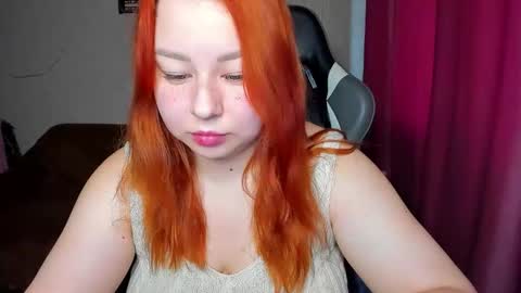 Snapshot of mila_foxxxy chatting on September 17, 8:40 am Mila shy sensual person  online show from September 17, 8:40 am