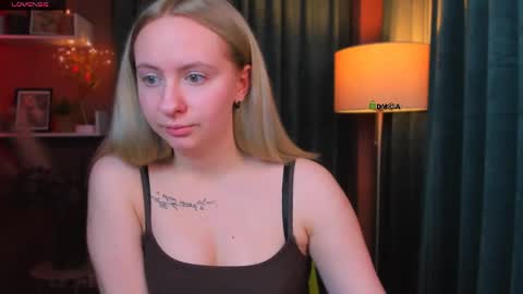 mila_glow online show from April 16, 6:52 pm