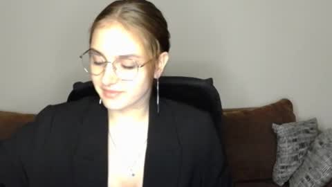 mila_keyy online show from October 29, 10:21 pm