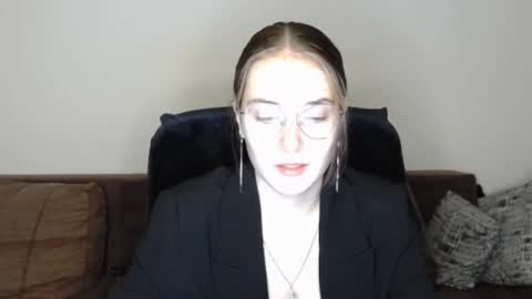Snapshot of mila_keyy chatting on October 24, 9:15 pm mila_keyy online show from October 24, 9:15 pm