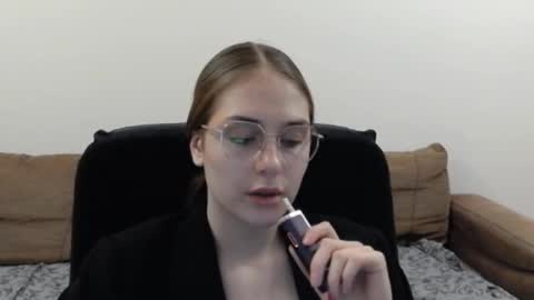 mila_keyy online show from January 18, 8:40 pm