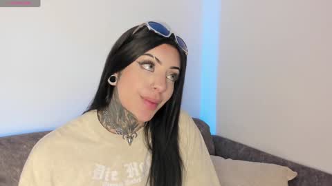 Snapshot of mila_monty__ chatting on February 1, 7:15 am     online show from February 1, 7:15 am