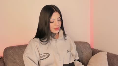 Snapshot of mila_monty__ chatting on December 13, 2:43 am     online show from December 13, 2:43 am