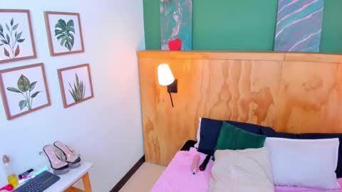 Mila and samy online show from December 21, 11:38 am