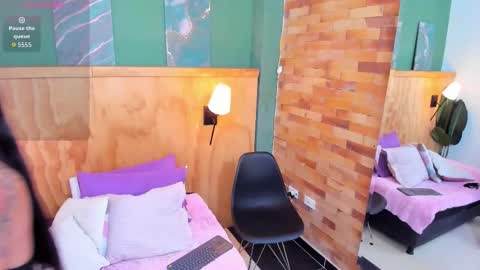 Mila and samy online show from February 6, 12:08 pm