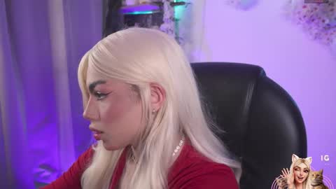 M I L A  online show from November 12, 6:54 pm