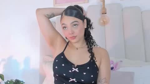 mila_stark333 online show from April 22, 4:19 am