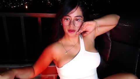 Snapshot of milaloversxxx chatting on October 26, 4:13 am mila online show from October 26, 4:13 am