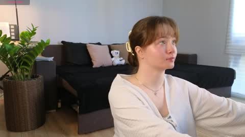 milanakowall online show from April 5, 12:13 pm