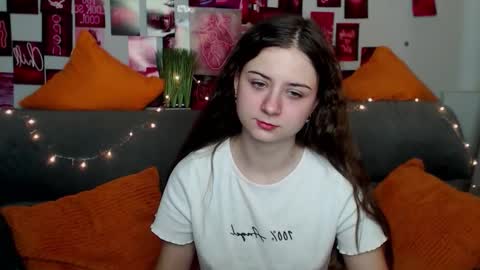 milanaroz online show from November 1, 6:12 am