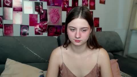 milanaroz online show from October 19, 5:45 am