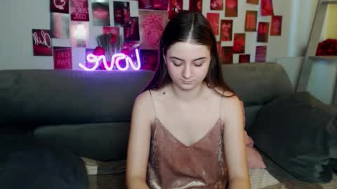 milanaroz online show from November 14, 6:37 am