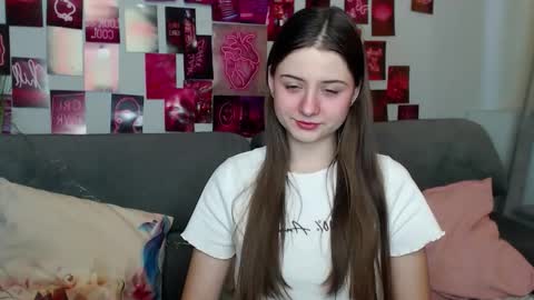 milanaroz online show from October 26, 5:52 am