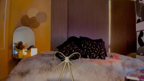 aya online show from December 3, 8:20 pm