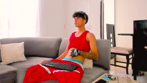 Milcon Thomson online show from January 8, 9:01 pm