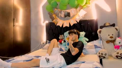 Milcon Thomson online show from February 22, 11:46 pm