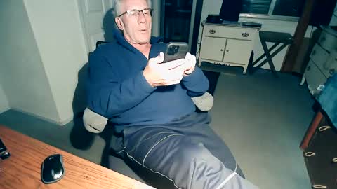 Milehi1958 online show from September 23, 3:11 am