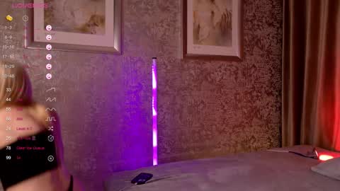 Mia online show from March 18, 3:07 pm