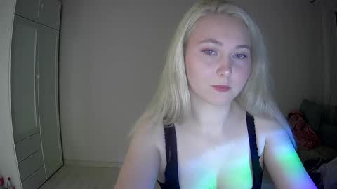 Milena new nonude shy blonde natural online show from February 12, 1:09 am