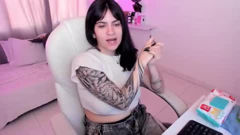Snapshot of mileyberry chatting on September 23, 12:43 pm IEY EY online show from September 23, 12:43 pm