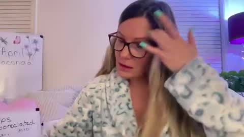 MIlf Goddess online show from April 12, 7:34 am