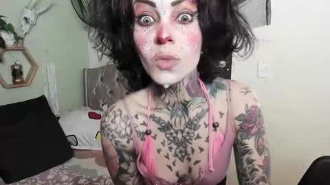 Isabella online show from November 12, 1:35 pm