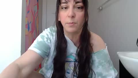 Snapshot of milfmonee chatting on March 3, 4:58 pm MILF Monee online show from March 3, 4:58 pm