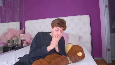 milkhunter_ online show from April 11, 6:40 am