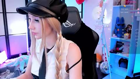 milky cute online show from February 19, 1:05 am