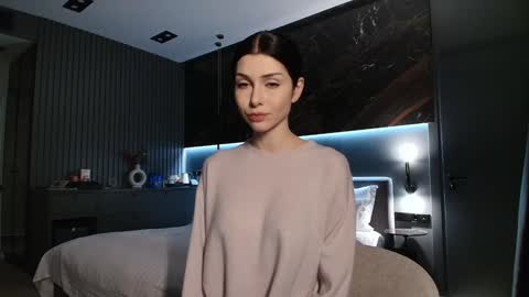 milla bella online show from January 17, 7:01 pm