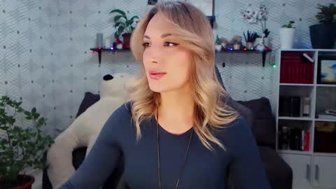 MillaXQueen online show from January 18, 3:32 pm