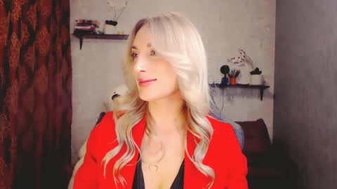 Snapshot of millaxqueen chatting on February 17, 2:38 pm MillaXQueen online show from February 17, 2:38 pm