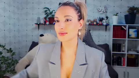 MillaXQueen online show from January 11, 4:02 pm