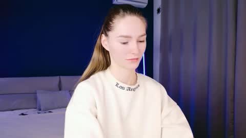 Mila online show from November 16, 7:54 am