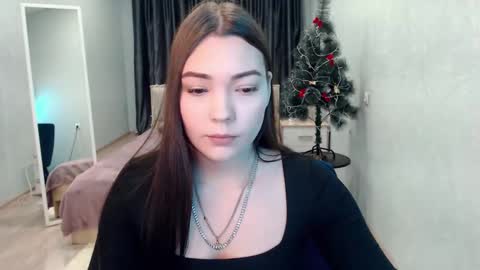 milliecroftzo online show from December 9, 7:06 am