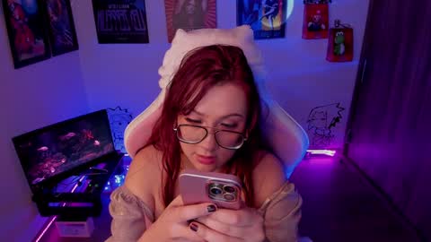 Monkey D Maddie online show from December 18, 11:30 pm