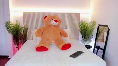 miluu online show from June 1, 12:17 pm