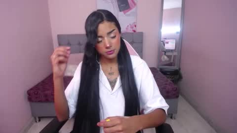 milu_carbajal_x online show from November 24, 8:40 pm