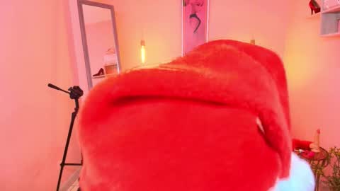 milu_carbajal_x online show from December 4, 9:14 pm