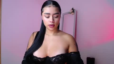 Mily Ortiz online show from October 21, 4:21 pm