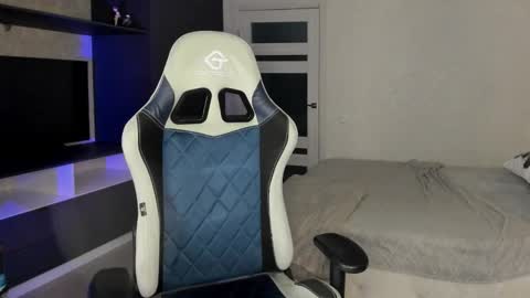 minadzukii online show from November 18, 6:11 pm