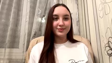 Snapshot of minervareddoch chatting on October 26, 5:45 pm Daisy online show from October 26, 5:45 pm